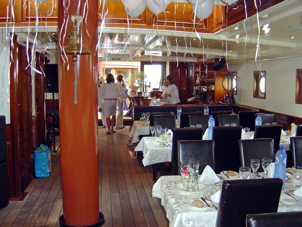 Boat Barkentijn Marjorie Hotel Антверпен Екстериор снимка